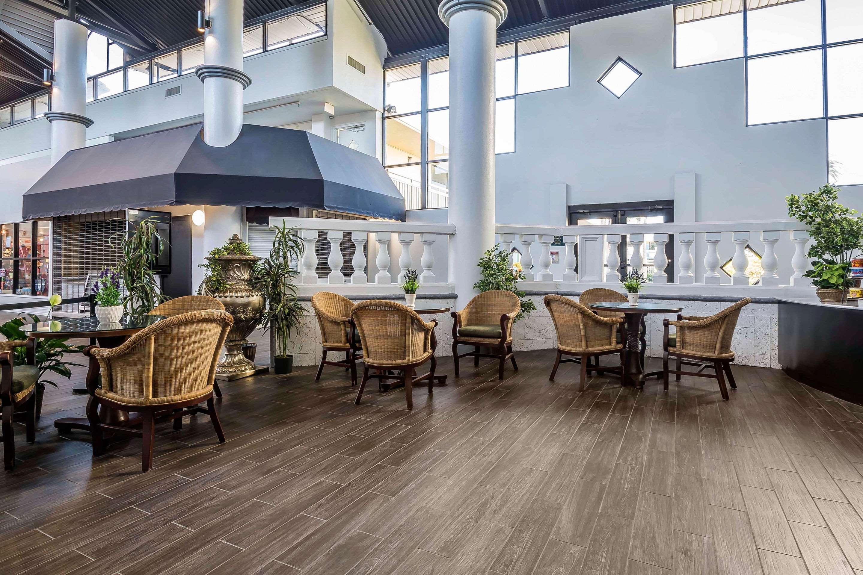 Clarion Hotel Orlando International Airport Экстерьер фото